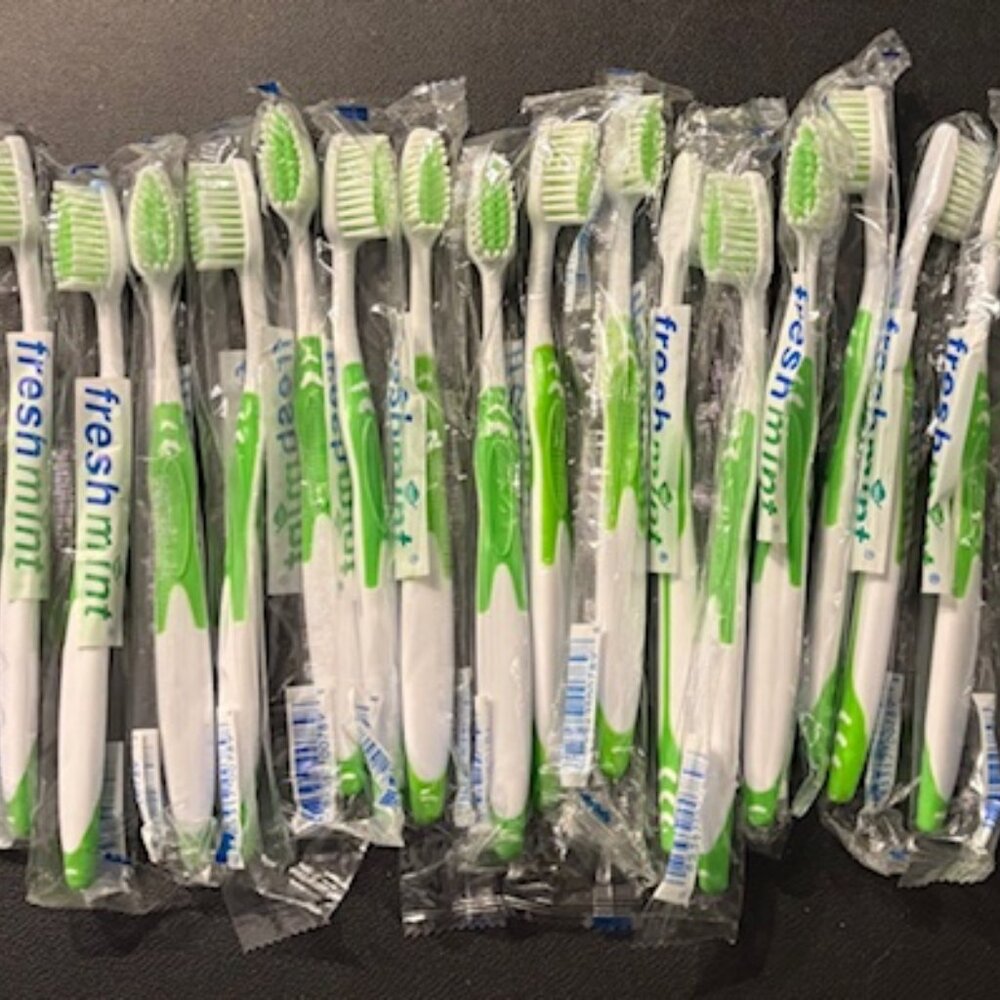 New- Set of 20 Toothbrushes